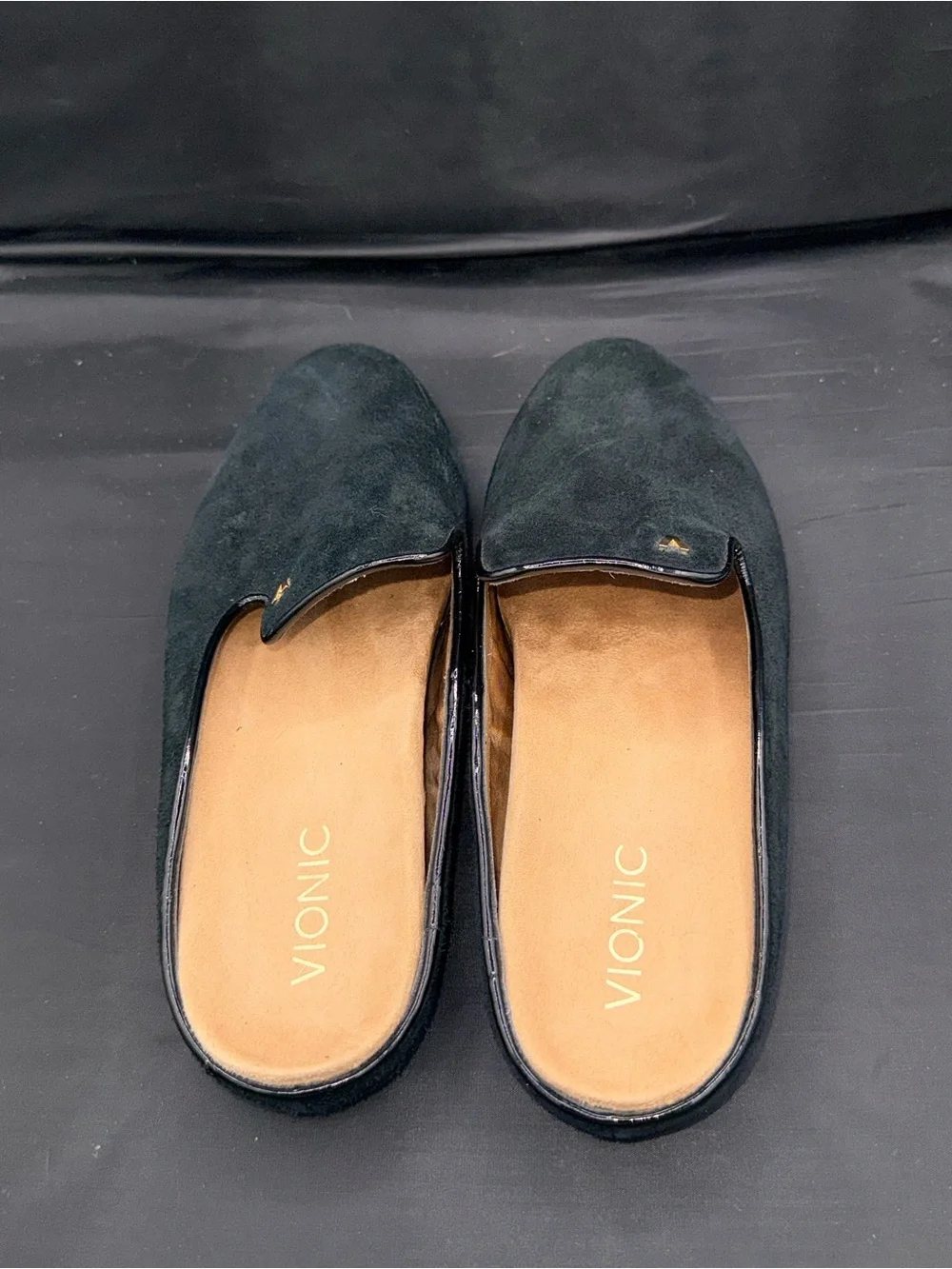 Vionic Carnegie Black Suede Mule Loafer 8.5 Quiet Luxury Minimalist Comfort Flat